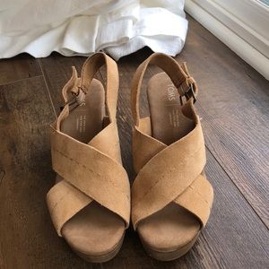 Tom’s nude suede heels